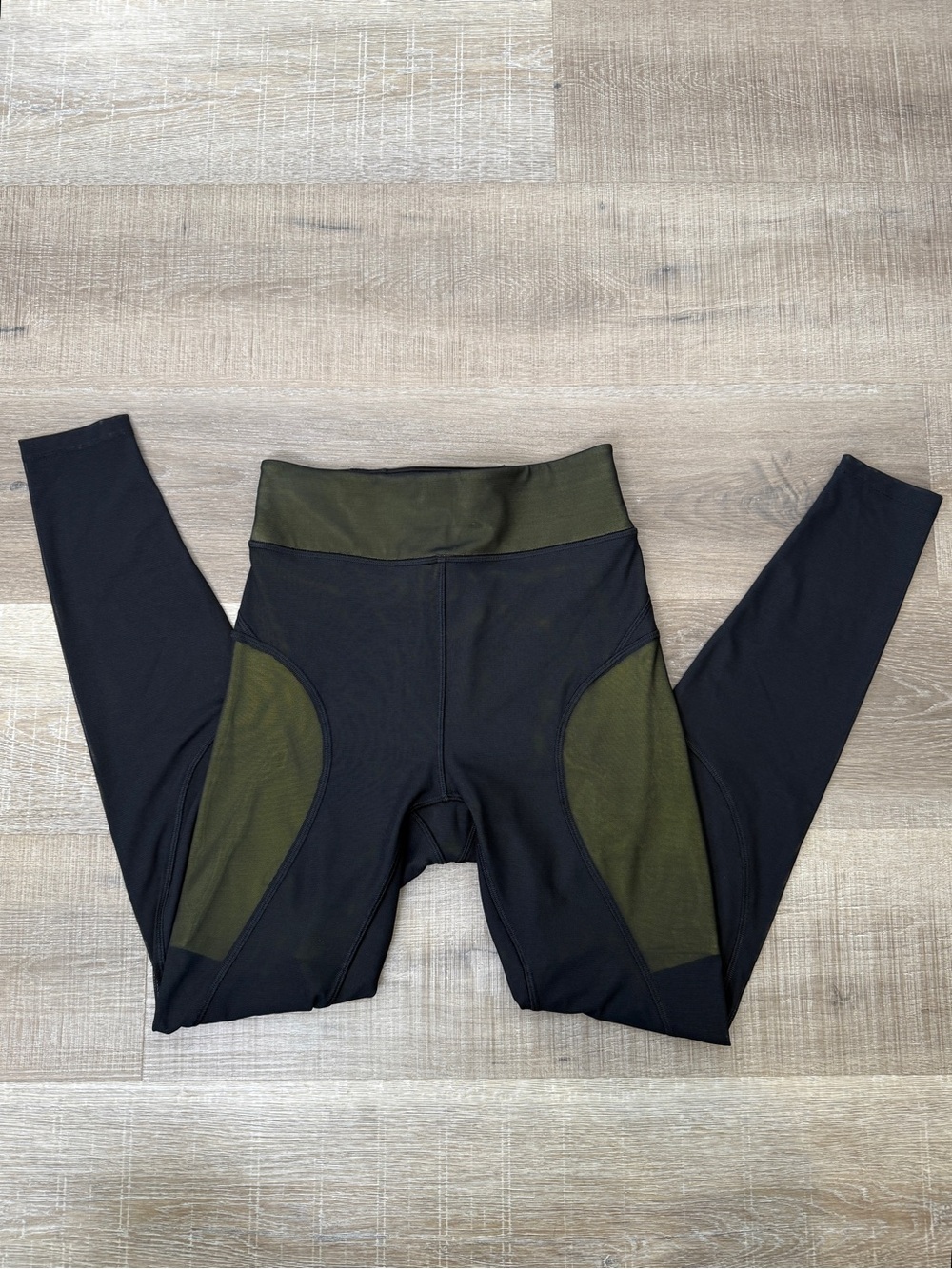 Lululemon Size 4 Mesh Panelled High Rise Tight 28" SLNSH Black Yellow Serpentine